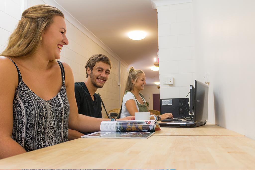Foreign Exchange Accommodation-Beachside Таунсвил Екстериор снимка